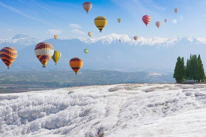 Vuelo en globo aerostático al amanecer en Pamukkale