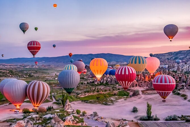 1 heure de vol en montgolfière en Cappadoce au-dessus des cheminées de fées