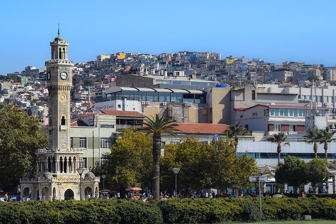 Arrivo Trasferimento privato Izmir Adnan Menderes Airport ADB a Izmir in minivan