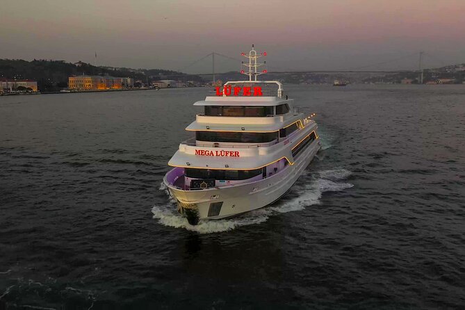 Dîner-croisière sur le Bosphore et nuit turque avec table VIP privée