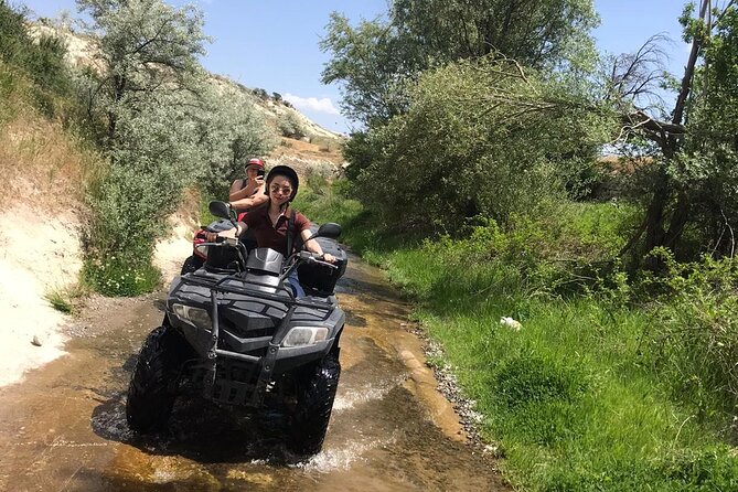 Paseo o tour de alquiler de aventuras en vehículos todo terreno en Capadocia