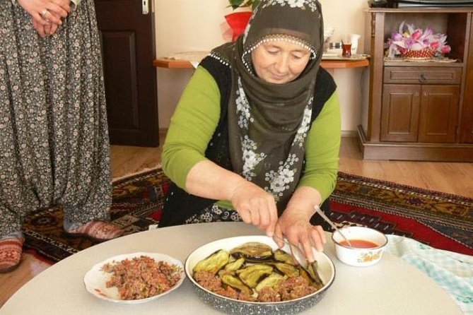 Visite gastronomique et culturelle privée de la Cappadoce : village d'Ayvali, cours de cuisine turque et caves à vin