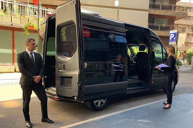 Arrivée Transfert privé Aéroport d'Izmir Adnan Menderes ADB à Izmir en minibus