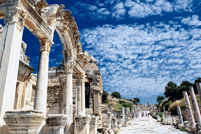 Visite biblique d'Éphèse, de la maison Mère Marie, de la basilique Saint-Jean et du temple d'Artémis au départ d'Izmir avec guide privé