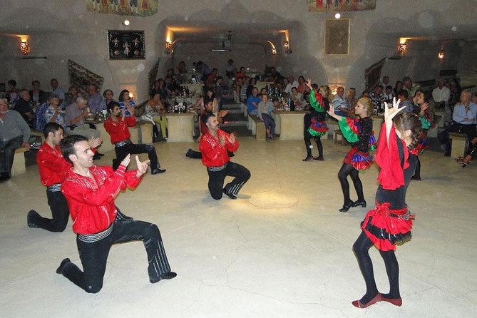 Kapadokya'da Türk Gecesi Gösterisi