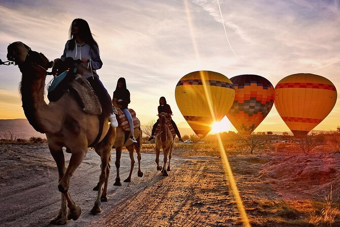 Safari en camello al amanecer para grupos pequeños en Capadocia