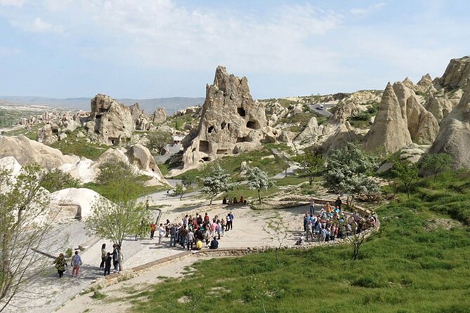 Cappadocia Red Tour (avec déjeuner, frais d'entrée et tout compris)