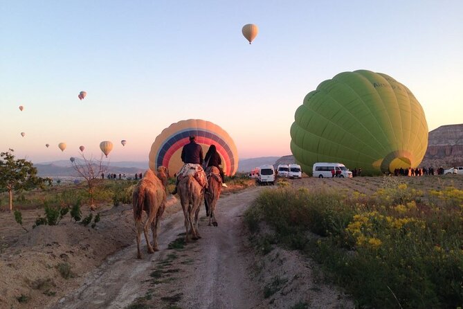 Safari à dos de chameau au lever du soleil en Cappadoce