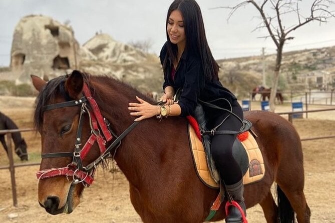 Paseo a caballo acompañado de puesta de sol en Capadocia - Incluye traslado al hotel