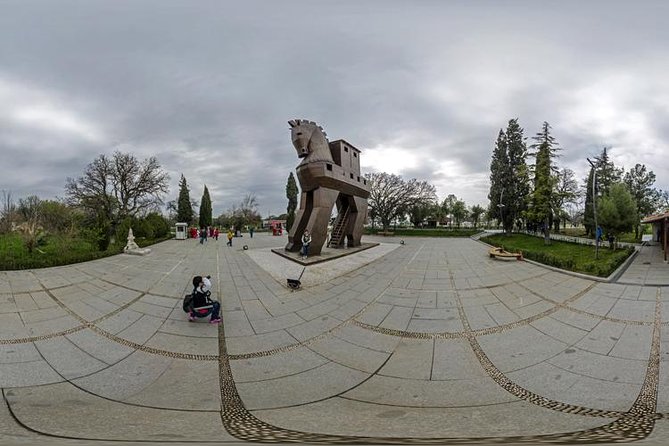 Öğle yemeği dahil İstanbul'dan Truva Günü gezisi