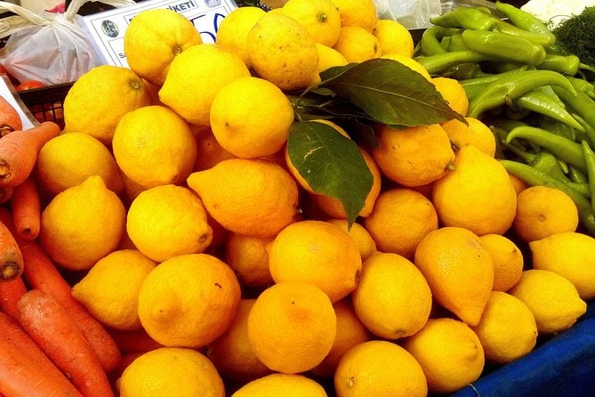 Tour privado al mercado de agricultores de la ciudad de TIRE desde el puerto de Kusadasi