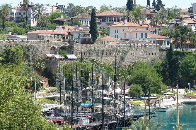 Tour privato a piedi di Antalya con una guida professionale