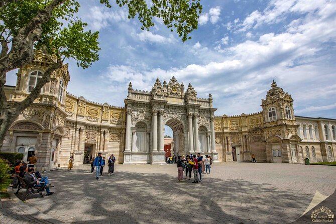 Tour privado por el palacio de Dolmabahce y el lado asiático y los mercados de alimentos