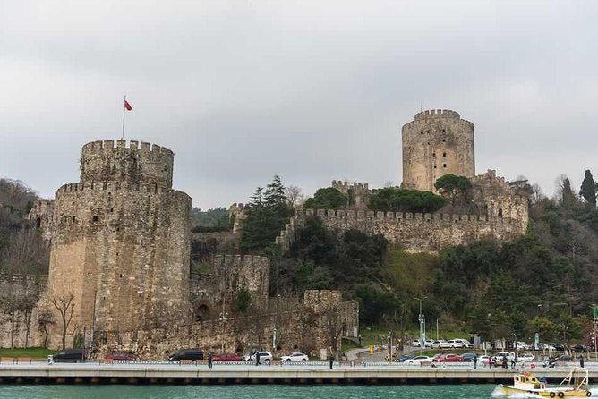 Visita 2 continenti con una crociera sul Bosforo Tour di un'intera giornata a Istanbul con pranzo