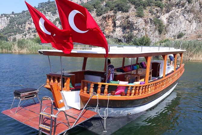 Excursion en bateau dans la baie d'Ekincik et les grottes au départ de Dalyan