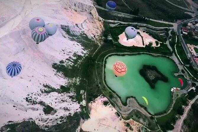 Tour de Pamukkale desde Kusadasi con vuelo en globo aerostático