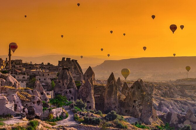 Grande affare: tour in mongolfiera e tour guidato della Cappadocia di un'intera giornata