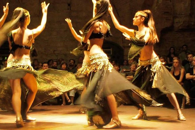 Dîner avec spectacles de danse traditionnelle dans des restaurants troglodytes