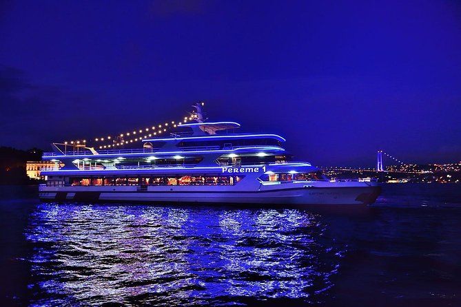 Crucero con cena por el Bósforo y espectáculo nocturno turco (todo incluido)