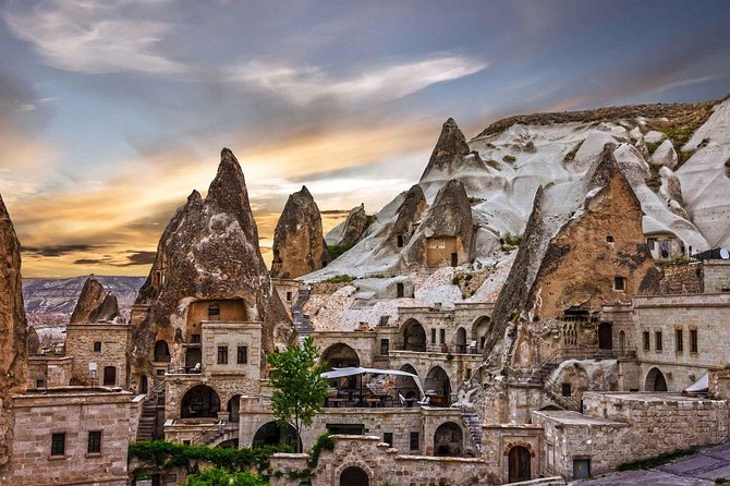 Punti salienti della Cappadocia rossa con guida privata e veicolo