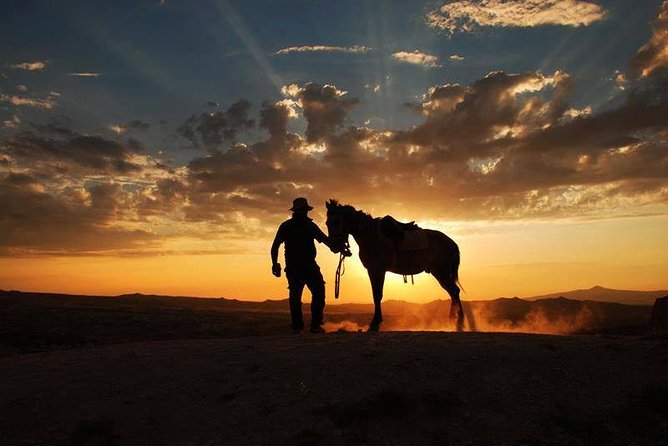 أفضل جولات ركوب الخيل عند الغروب في كابادوكيا