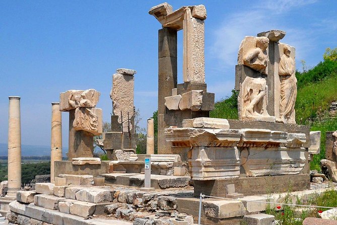 Porto di Kusadasi a Efeso, Tempio di Artemide