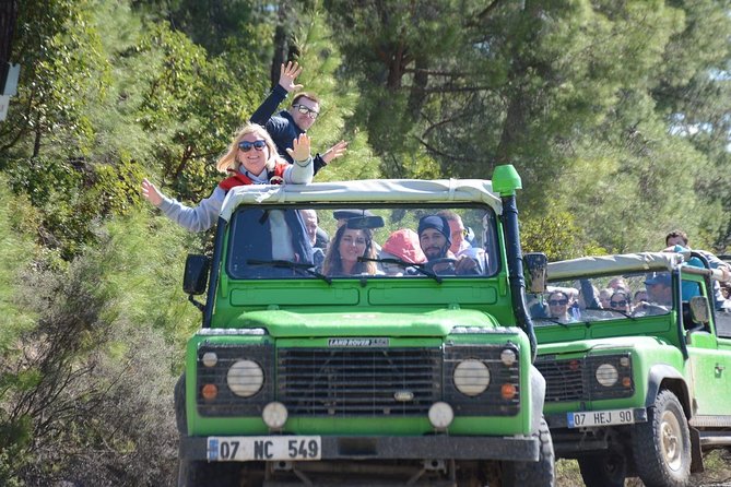 Excursión en safari en jeep por la cueva Dim y el río Dim