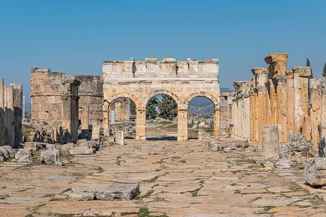 Denizli havaalanından veya Pamukkale otellerinden bir günlük Pamukkale Rehberli Turu