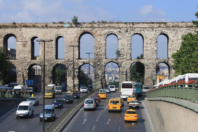 オスマン帝国とビザンチンの遺跡 - あまり知られていないモスク、城壁、地元の市場