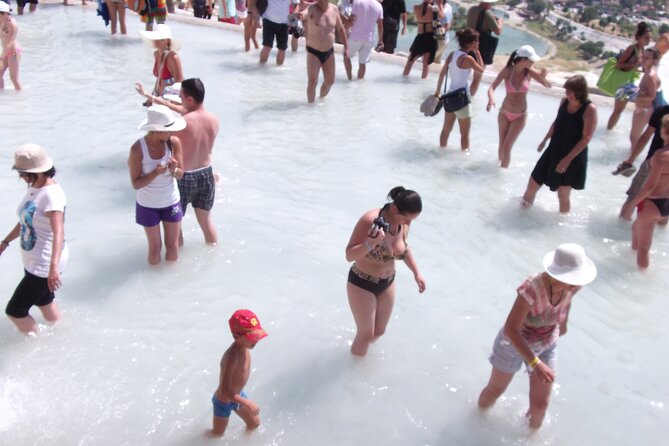 Visite quotidienne en petit groupe du château de coton à Pamukkale au départ de Kusadasi-Selcuk