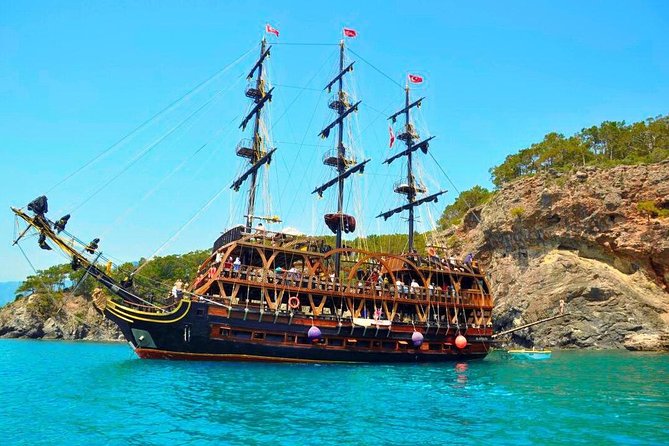 Kemer'de Korsan Yat, Disko ve Öğle Yemeği