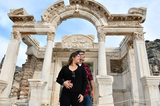 Tour privado de Éfeso y el Santuario de la Virgen María desde el puerto de Kusadasi