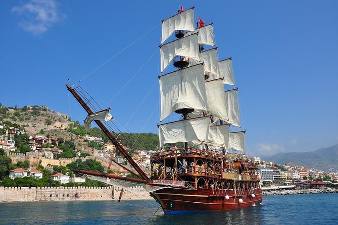 Excursion en bateau pirate à Alanya avec plongée en apnée, baignade et bronzage