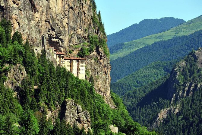 Excursión privada de día completo al monasterio de Sumela, Hamsikoy y la cueva de Karaca