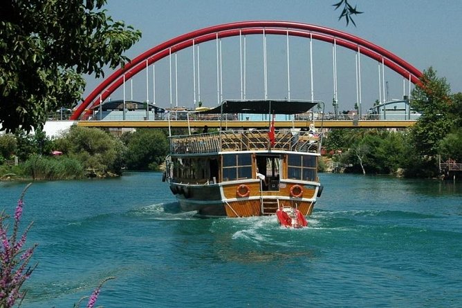 Barco y mercado de Manavgat desde Antalya