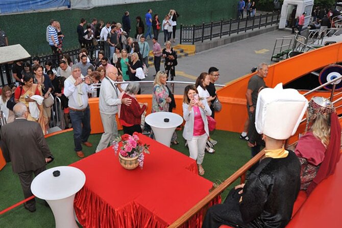 Dîner-croisière sur le Bosphore à Istanbul en Turquie avec divertissement