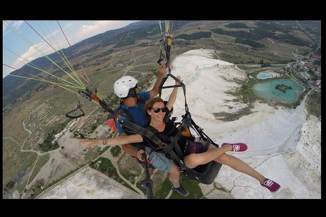 Pamukkale'de Yamaç Paraşütü