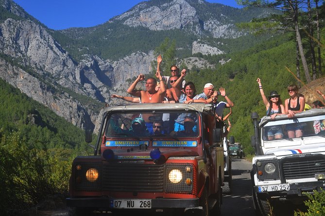 Excursion d'une demi-journée en jeep dans les montagnes du Taurus au départ d'Alanya avec Dim Cave