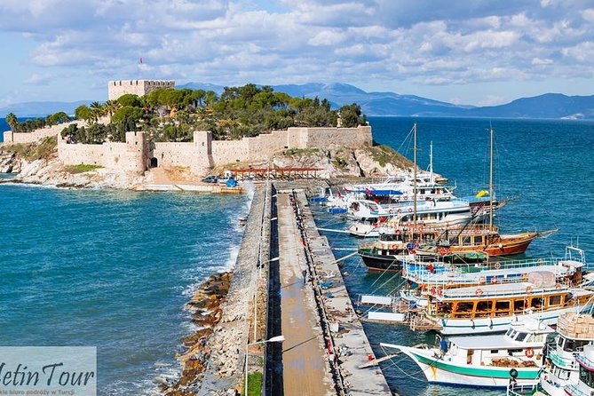 Paseo en barco con almuerzo por la península de Kusadasi