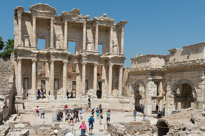 Kuşadası Limanı'ndan Yolcu Yolcuları İçin Efes Ortak Turu