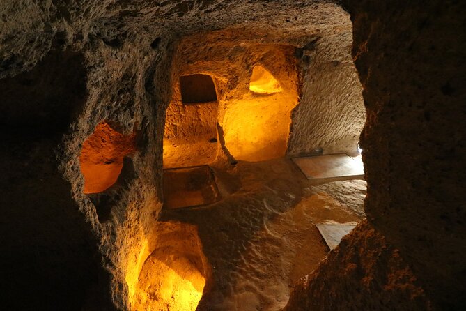 Visita privada a las ciudades subterráneas, el valle de las palomas y el castillo de Üçhisar