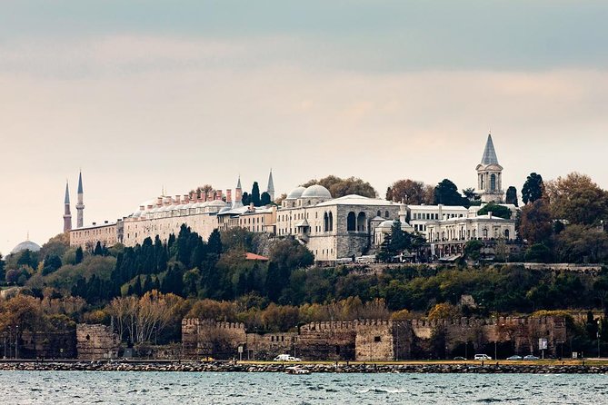 Tour zu osmanischen Relikten in Istanbul: Topkapi-Palast und Sultansgräber der Hagia Sophia