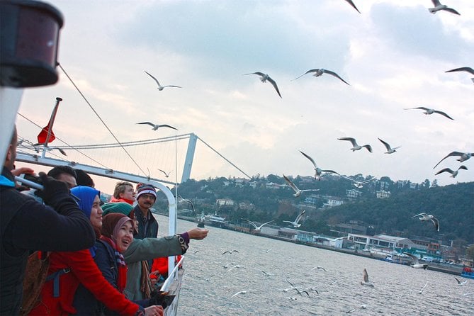 Morgendliche Bosporus-Tour ((4 Stunden)) mit einer Pause in der Nähe der Rumeli-Festung