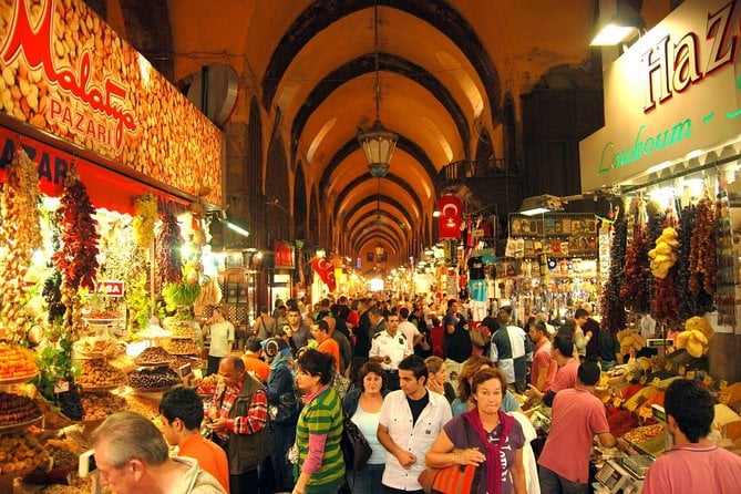 Excursion en bateau sur le Bosphore avec visite du bazar aux épices à Istanbul