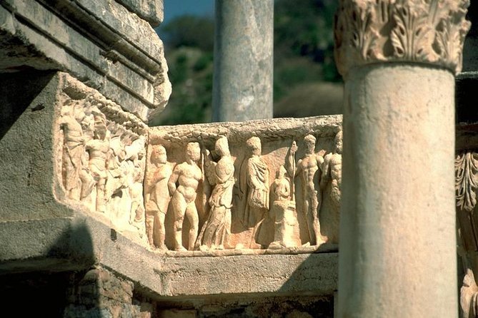 Port de Kusadasi à Éphèse, maisons en terrasse, temple d'Artémis