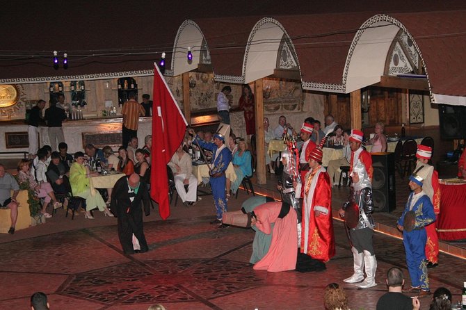 Le spectacle de danse nocturne turque de Kervansaray comprend le dîner, Marmaris