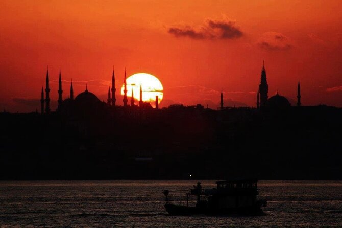 Courte croisière guidée au coucher du soleil sur le Bosphore