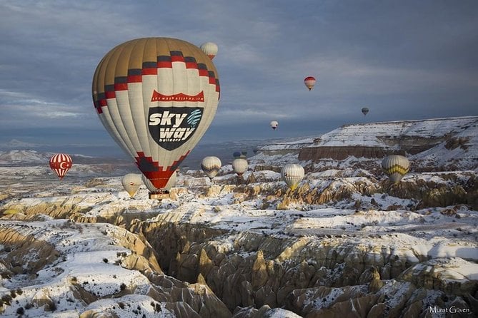 Tour en globo aerostático por Capadocia sobre chimeneas de hadas