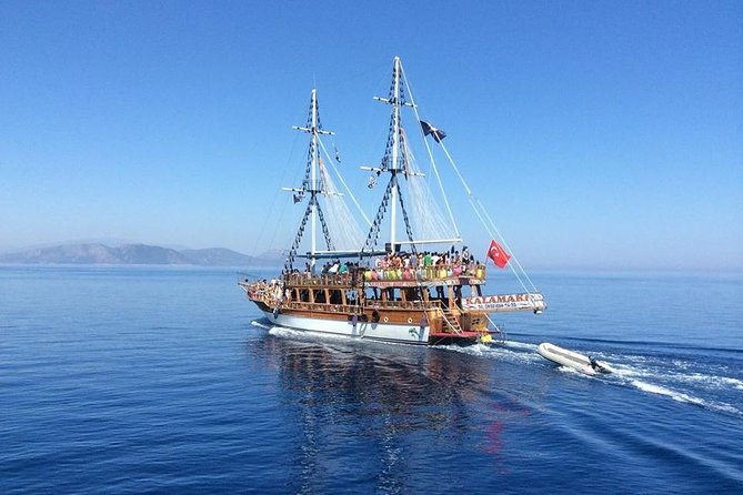 Balade en bateau pirate avec soirée mousse