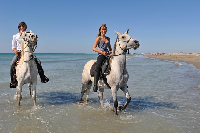 Équitation sur la plage de sable doré d'Antalya